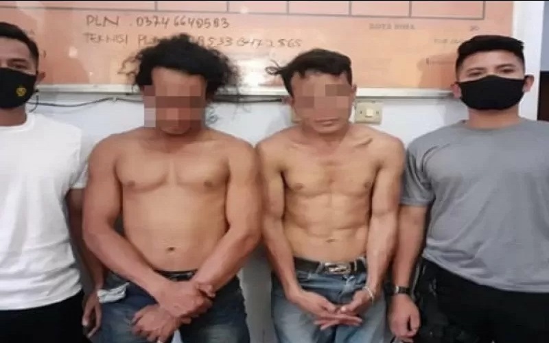 title Ugal-ugalan Sambil Bawa Parang, Dua Pemuda Ini Ditangkap Brimob Ugal-ugalan Sambil Bawa Parang, Dua Pemuda Ini Ditangkap Brimob