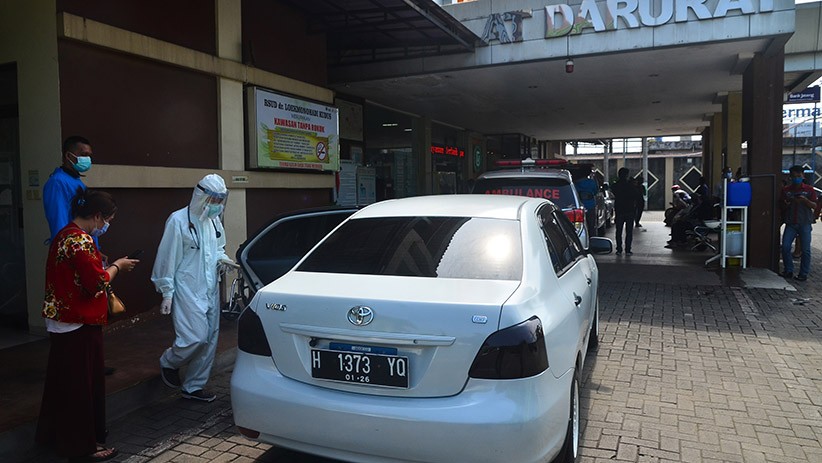 Rumah Sakit Kudus Penuh, Pasien Berbaring di Kursi Tunggu - Bagian 2