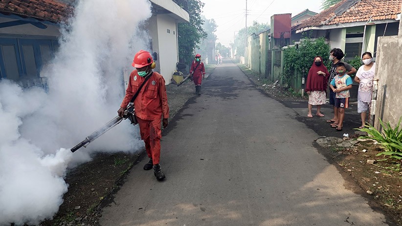 Cegah Wabah DBD dan Chikungunya, Permukiman Warga Banyumas Difogging - Bagian 2