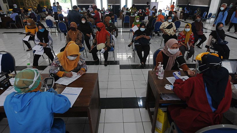 6.000 Orang Ikuti Vaksinasi Massal Covid-19 di Salatiga - Bagian 2