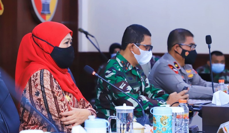 Antisipasi Lonjakan, Gubernur Khofifah Minta Bupati/Wali Kota Pantau Kasus Harian Covid-19 