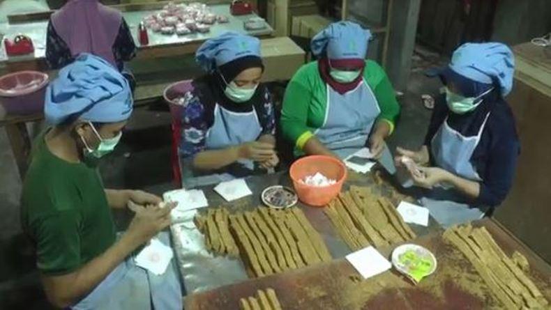 Makanan Jadul Enting-enting Gepuk, Rasanya Manis dan Gurih Kacang Tanah 