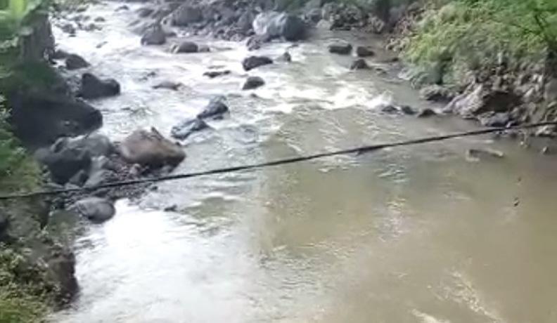 title Terjatuh dari Jembatan, Warga Temanggung Hanyut Terseret Arus Sungai Lungge Terjatuh dari Jembatan, Warga Temanggung Hanyut Terseret Arus Sungai Lungge