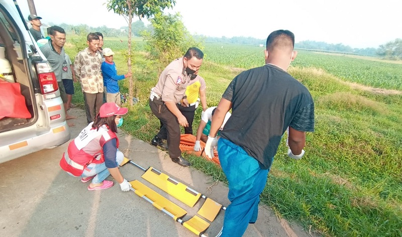Boncengan Tiga, Pengendara Motor Sport di Mojokerto Tewas Masuk Parit Sawah 