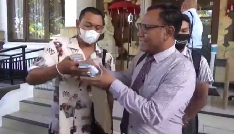 Kuasa Hukum Jerinx Bayarkan Denda Rp10 Juta ke Kejari Denpasar