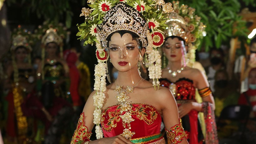 Deretan Perempuan Cantik Pakai Busana Pengantin Khas Banyuwangi - Bagian 3