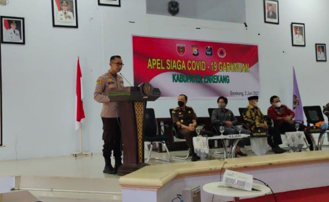 Gelar Apel Siaga, Kapolres Enrekang Tekankan Proaktif dan Sinergi Tangani Covid-19