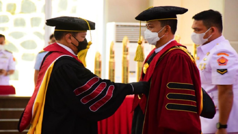 Keren! Jenderal Bintang 3 TNI Ini Dikukuhkan sebagai Profesor Sosiologi Keamanan