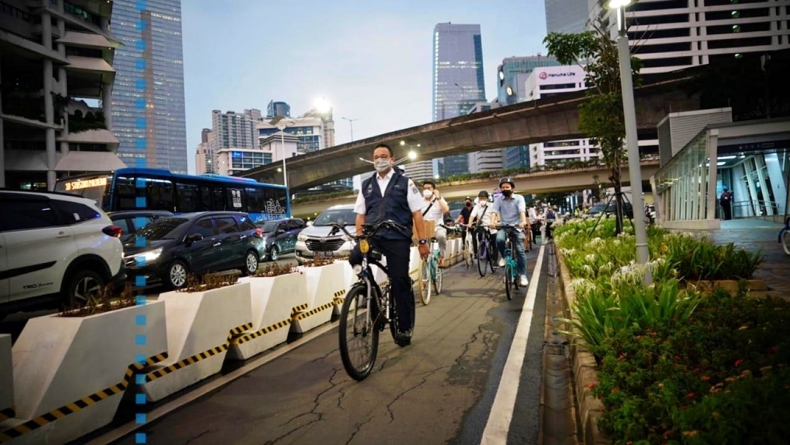 Anies Wajibkan Gedung-Gedung di Jakarta Sediakan 10 Persen Lahan Parkir untuk Sepeda