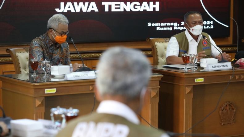 Kasus Covid-19 di Jateng Melonjak, Begini Laporan Ganjar ke Ketua Satgas Ganip Warsito