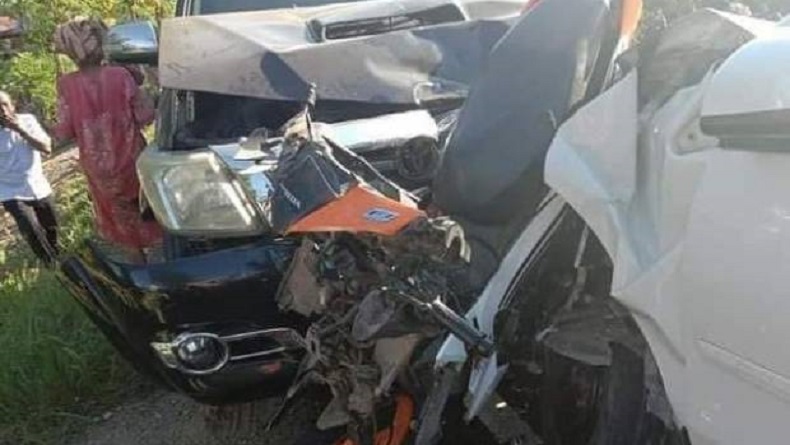 Kecelakaan Maut, Suami Istri Tewas Ditabrak 2 Mobil dari Depan dan Belakang