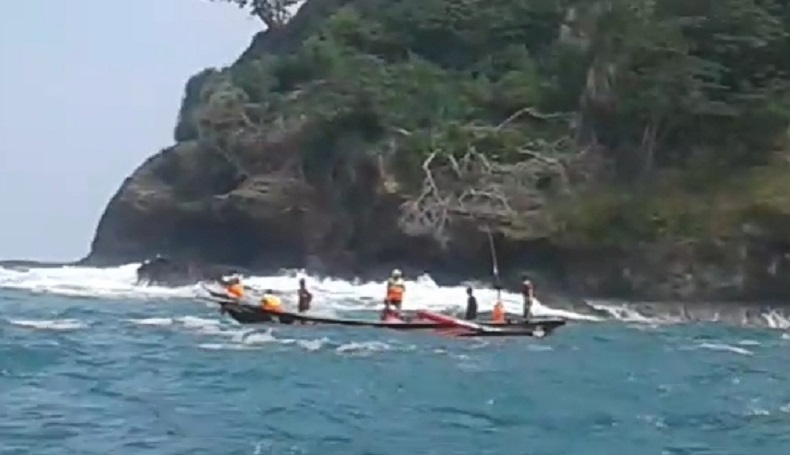 Pencarian Nelayan Hilang di Pangandaran, Ditemukan 1 Jasad Tersangkut di Batu Karang