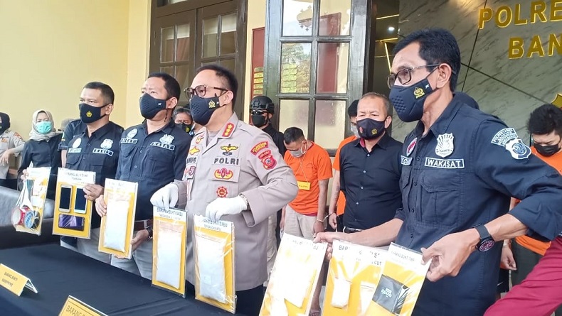 Pasutri Bandar Narkoba Ditangkap di Bandung, Polisi Sita 2 Kg Sabu dalam Microwafe