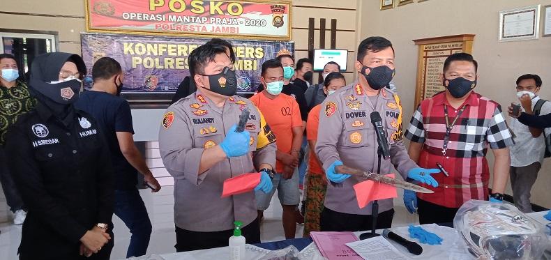 Gegara Asmara dan Utang, Pasutri di Jambi Bunuh Pemilik Koperasi 