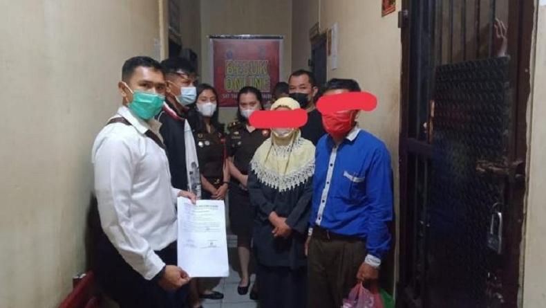 title 2 Tersangka Markup Pengadaan Tanah Kantor Pengadilan Agama Diserahkan ke Kejari Dairi 2 Tersangka Markup Pengadaan Tanah Kantor Pengadilan Agama Diserahkan ke Kejari Dairi