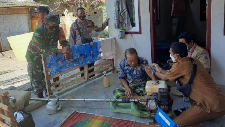 Satgas Covid-19 Kerahkan TNI-Polri, 4.615 Lansia Lombok Timur Divaksin dalam Sepekan