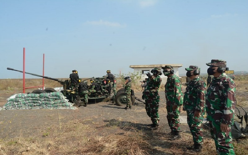 2 Yonhanud Kodam Siliwangi Latihan Tembak Senjata Berat di Jatim, Kasdam: Kalian Hebat