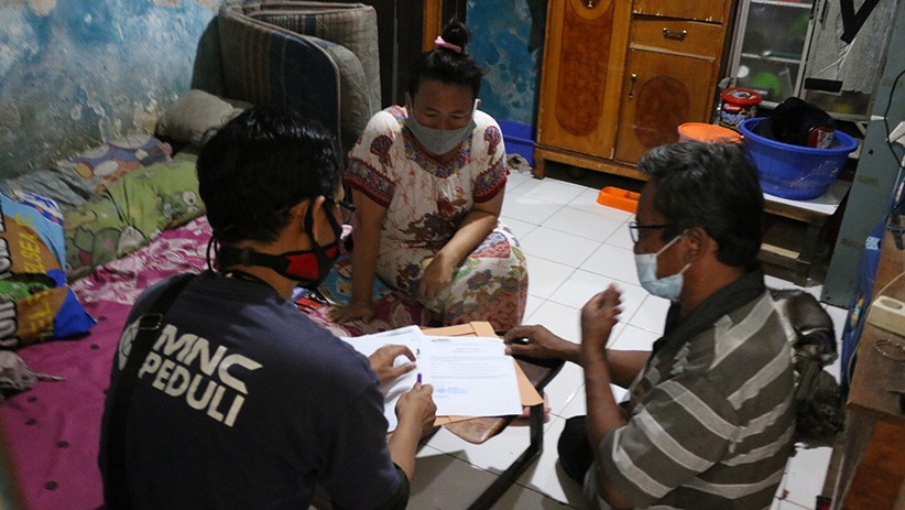 Potret Pedagang Keliling Dapat Gerobak Usaha dari MNC Peduli - Bagian 3