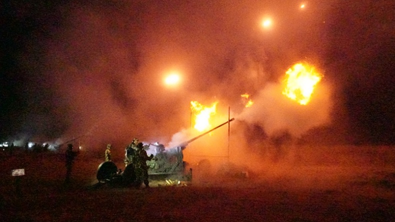 Serbu Musuh, 425 Prajurit Arhanud Tembakkan Rudal dan Meriam di Lumajang