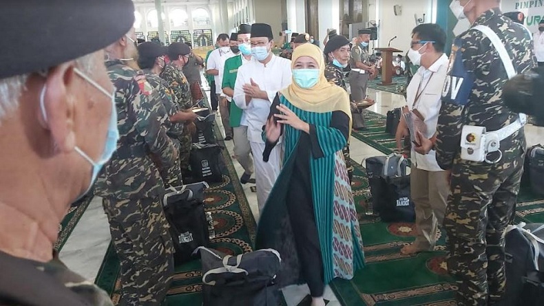 Momen Khofifah dan Gus Ipul Kembali Bertemu, Beri Penghargaan kepada 87 Banser Senior