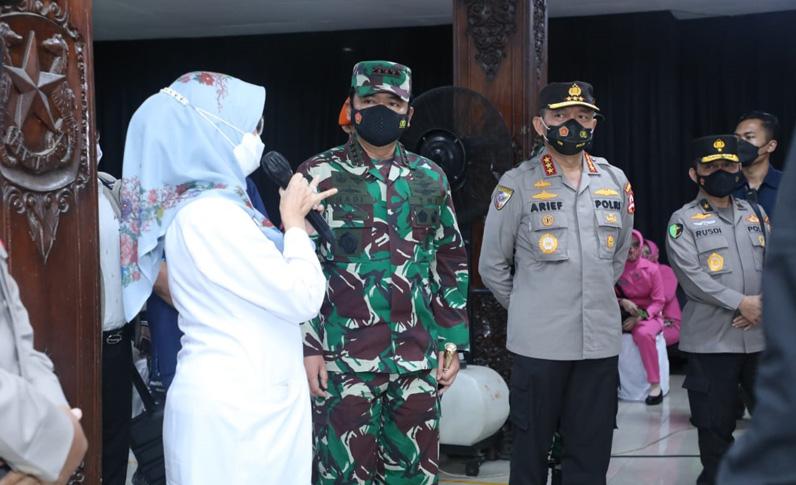 title Tinjau Vaksinasi Covid-19 di Cilacap, Panglima TNI Ingatkan Masyarakat Tetap Jaga Prokes Tinjau Vaksinasi Covid-19 di Cilacap, Panglima TNI Ingatkan Masyarakat Tetap Jaga Prokes