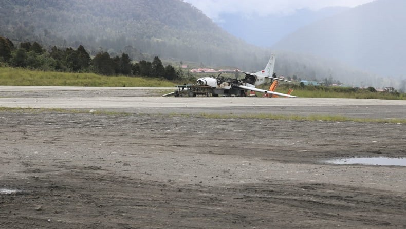 title Kontak Tembak TNI-Polri dengan KKB di Bandara Ilaga Berlangsung 3 Jam Kontak Tembak TNI-Polri dengan KKB di Bandara Ilaga Berlangsung 3 Jam