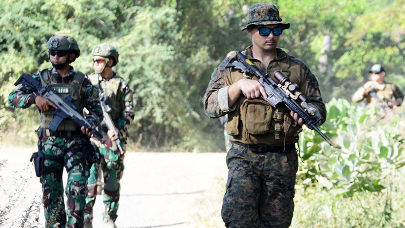 Marinir TNI AL dan Tentara AS Serbu Perkampungan Musuh di Situbondo - Bagian 6