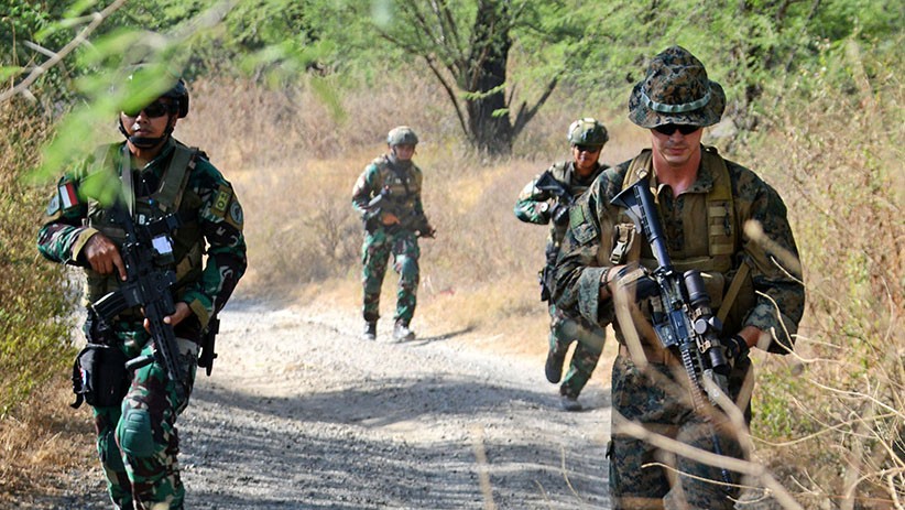 Marinir TNI AL dan Tentara AS Serbu Perkampungan Musuh di Situbondo - Bagian 5