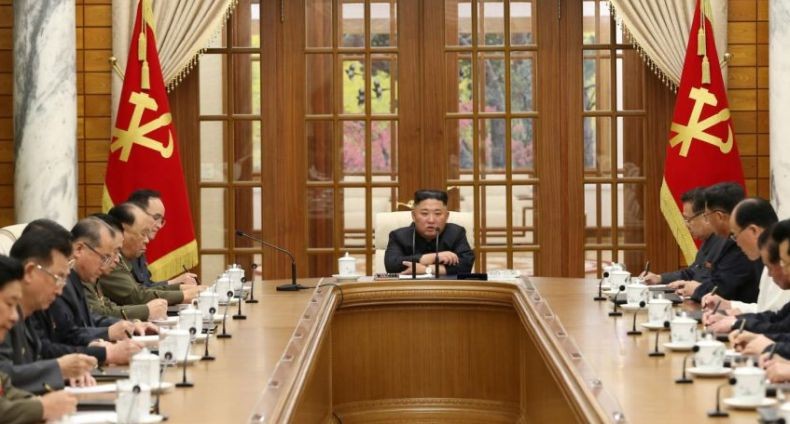 Baru Diberitakan Menghilang, Kim Jong Un Muncul Pimpin Rapat Partai 