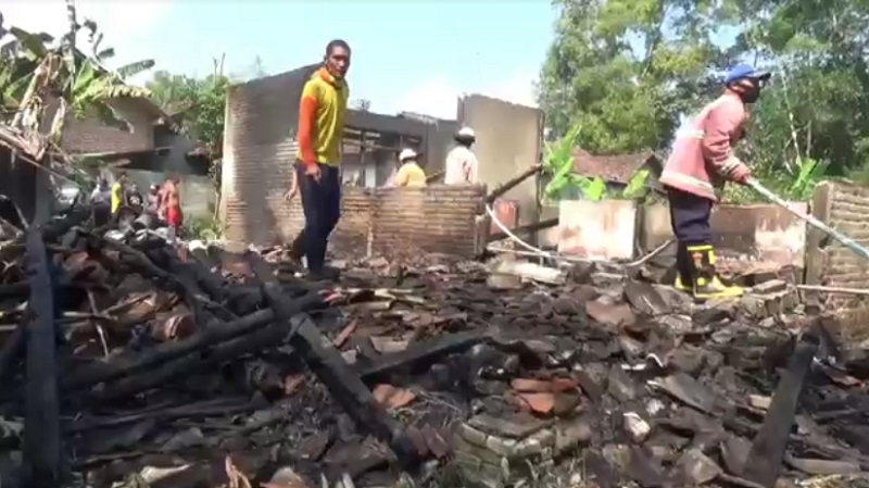 Rumah Habis Dilalap Api, Nenek Renta di Tulungagung Berhasil Selamat 