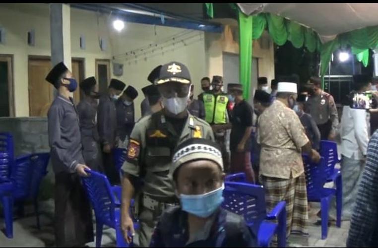 title Tak Berizin dan Undang Ratusan Orang, Acara Hajatan Khitan di Semarang Dibubarkan Tak Berizin dan Undang Ratusan Orang, Acara Hajatan Khitan di Semarang Dibubarkan