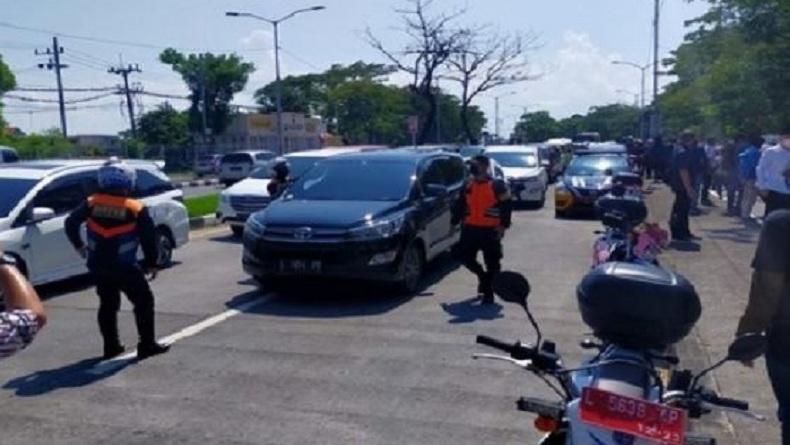 title Takut Ada Tes Swab Massal, Warga Bangkalan Pilih Putar Balik di Jembatan Suramadu Takut Ada Tes Swab Massal, Warga Bangkalan Pilih Putar Balik di Jembatan Suramadu