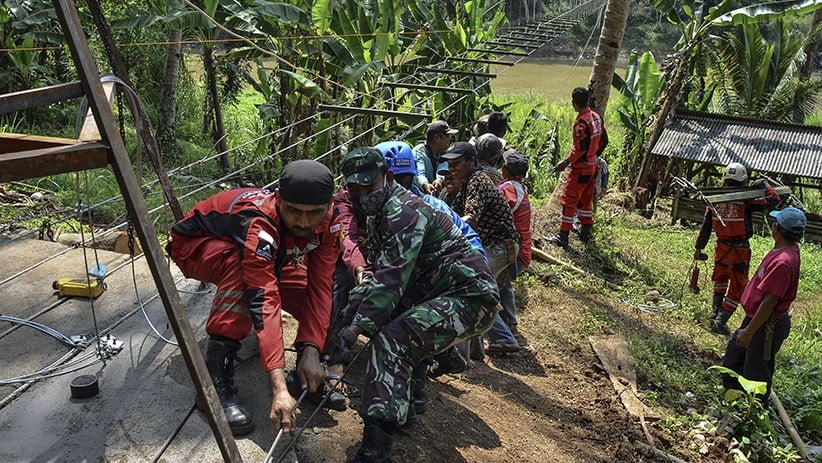 Gotong Royong Bangun 1.000 Jembatan Gantung untuk Indonesia - Bagian 1
