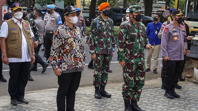 Panglima TNI dan Kapolri Pantau Langsung Pelaksanaan Prokes di Pekalongan - Bagian 1
