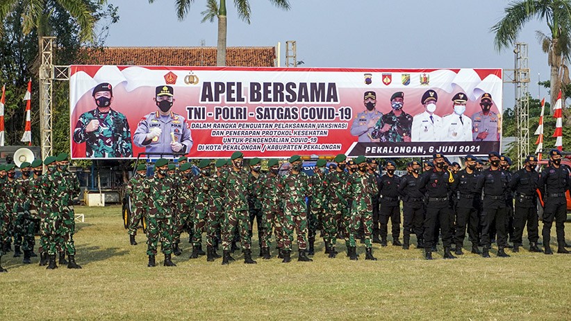 Panglima TNI dan Kapolri Pantau Langsung Pelaksanaan Prokes di Pekalongan - Bagian 2