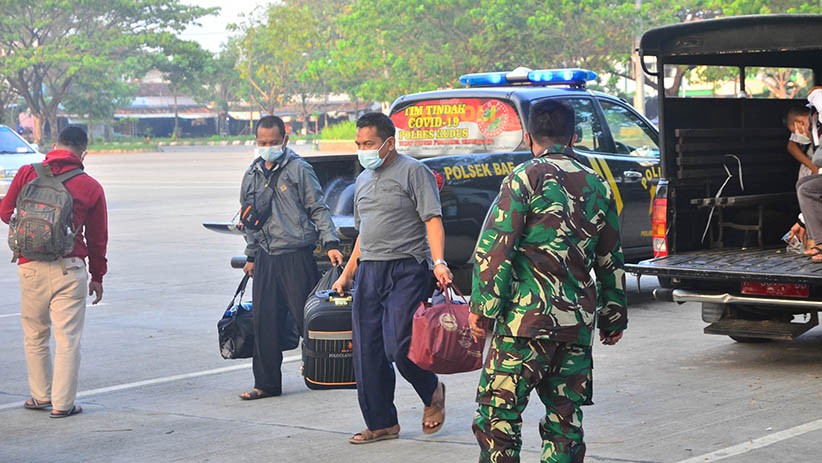 Kasus Covid-19 di Kudus Meningkat, Warga Positif Dijemput Mobil Patroli  - Bagian 3