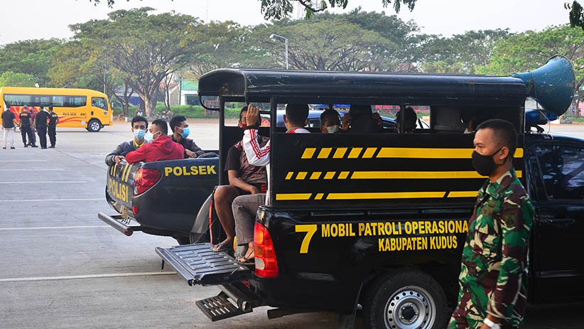 Kasus Covid-19 di Kudus Meningkat, Warga Positif Dijemput Mobil Patroli  - Bagian 1