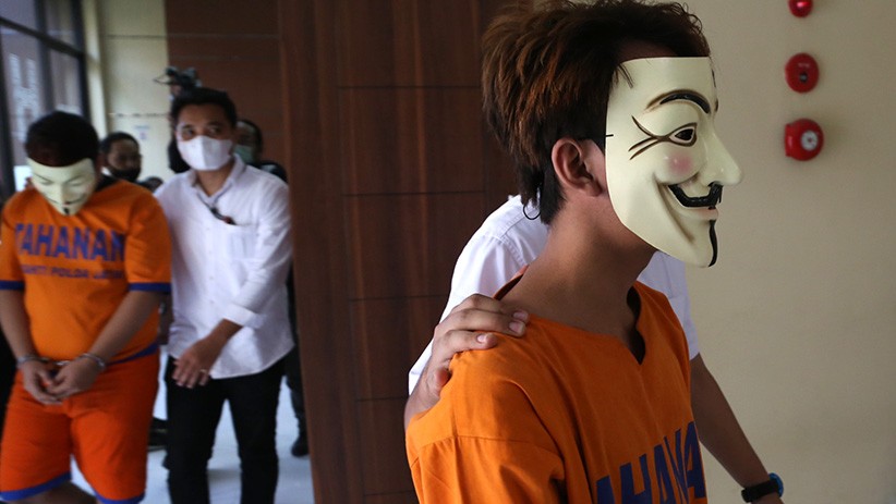 Pakai Topeng Putih, Ini Penampakan Pembobol Bansos Covid-19 Amerika Serikat - Bagian 3