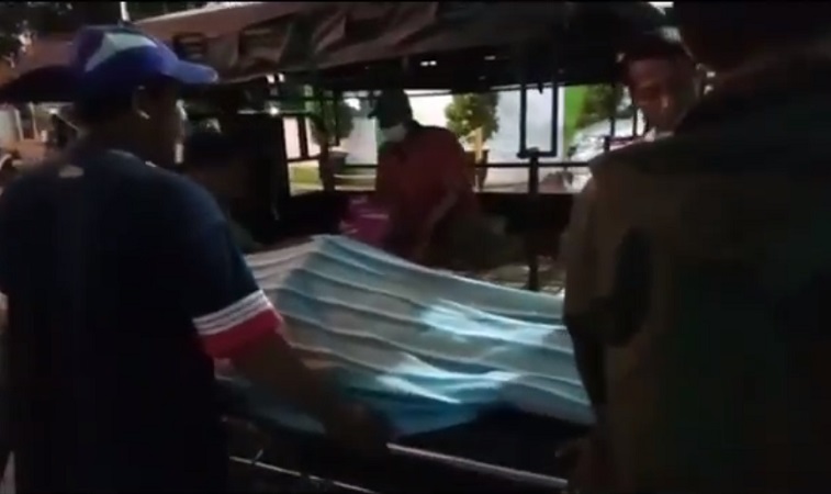 title Tak Mampu Bayar Ambulans, Keluarga di Probolinggo Angkut Jenazah dengan Tosa Tak Mampu Bayar Ambulans, Keluarga di Probolinggo Angkut Jenazah dengan Tosa