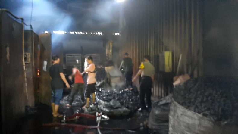 Pabrik Arang di Gunung Sindur Bogor Terbakar, Warga Panik