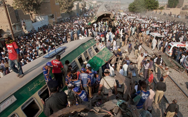 30 Orang Tewas Akibat Tabrakan 2 Kereta, Penumpang Terluka Teriak Minta Tolong