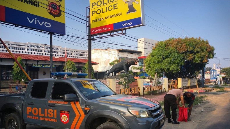 Viral, Polisi Beri Celana ke ODGJ Telanjang di Jatiwangi Majalengka
