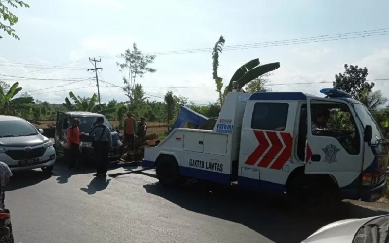 Mobil Pikap Angkut Rombongan Pelayat di Lotim Terbalik, 3 Orang Tewas