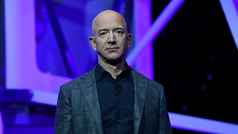 8 Barang Mewah Yang Cuma Dimiliki Jeff Bezos Jam Raksasa Hingga Perusahaan Antariksa