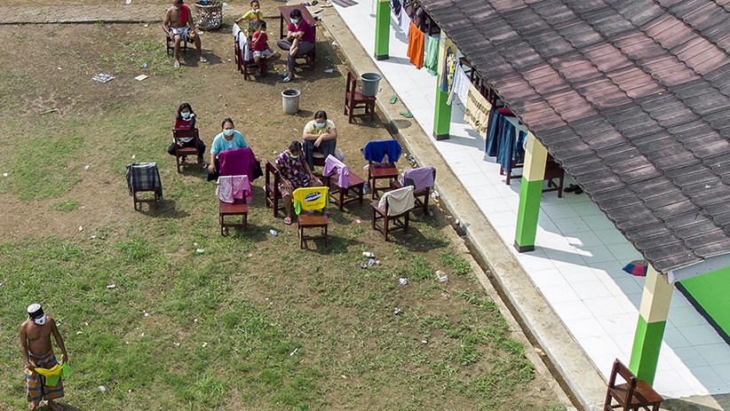 28 Pasien Covid-19 Isolasi Mandiri Swadaya di Madrasah Karawang - Bagian 1