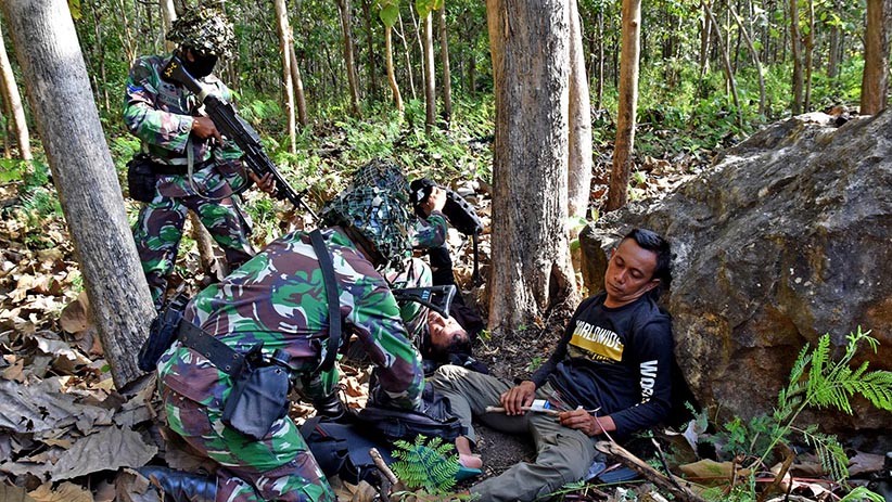 Marinir Kejar dan Lumpuhkan Kelompok Separatis yang Halangi Kendaraan Taktis - Bagian 4