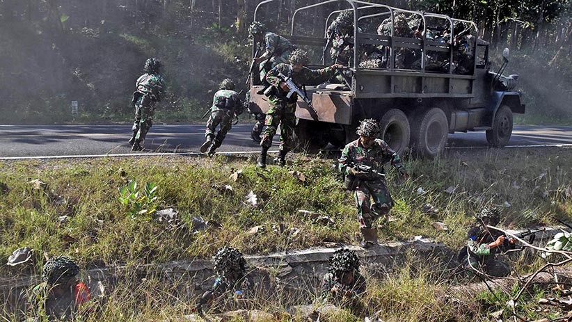 Marinir Kejar dan Lumpuhkan Kelompok Separatis yang Halangi Kendaraan Taktis - Bagian 2