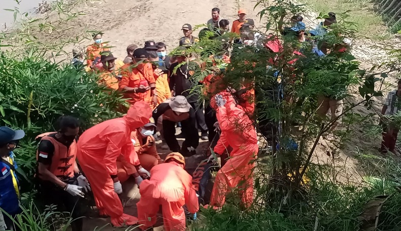 Jasad Bocah Hilang di Sungai Cisanggarung Cirebon Ditemukan 400 Meter dari Lokasi Awal