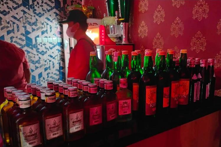 Razia Kafe Karaoke, Polres Rembang Sita Puluhan Botol Miras