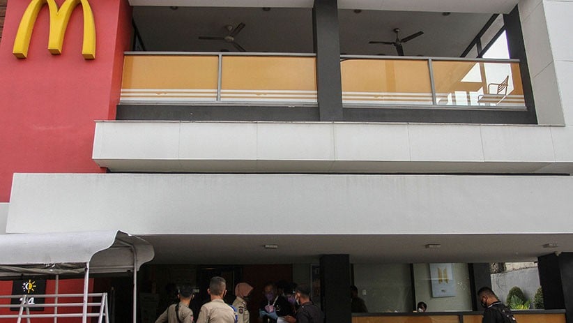 Imbas Kerumunan BTS Meal, McDonald's Pekanbaru Dipasang Garis Polisi - Bagian 3
